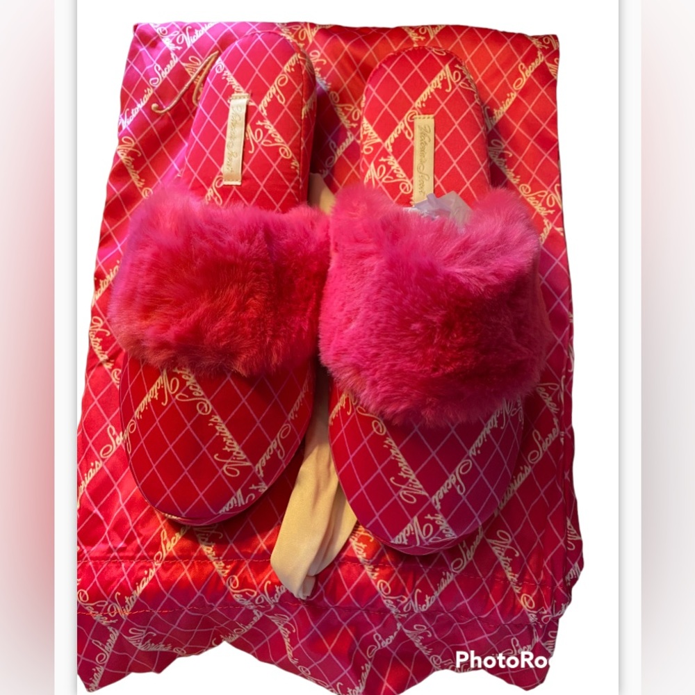 NWT Victoria Secret fur  trim Slippers